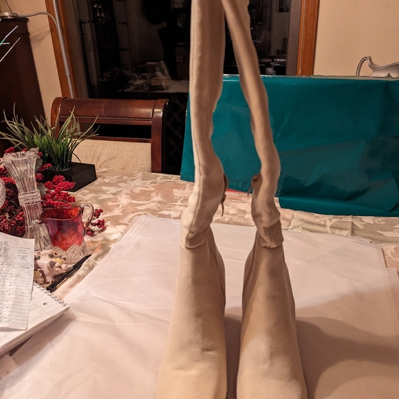 Women's 7 beige faux suede knee high side zip boots New in box - Picture 13 of 13
